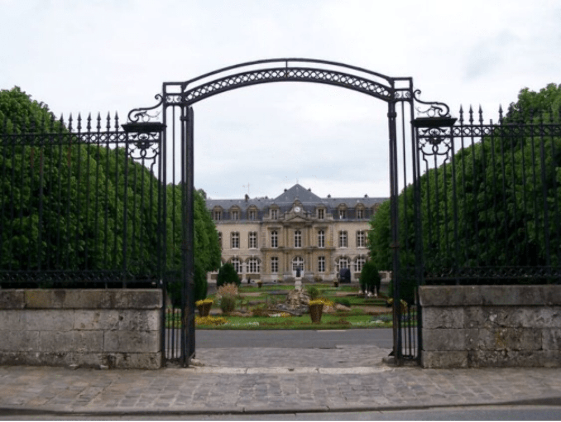 Randonnée Lèves - Autour de Lèves, entre étangs et monuments historiques