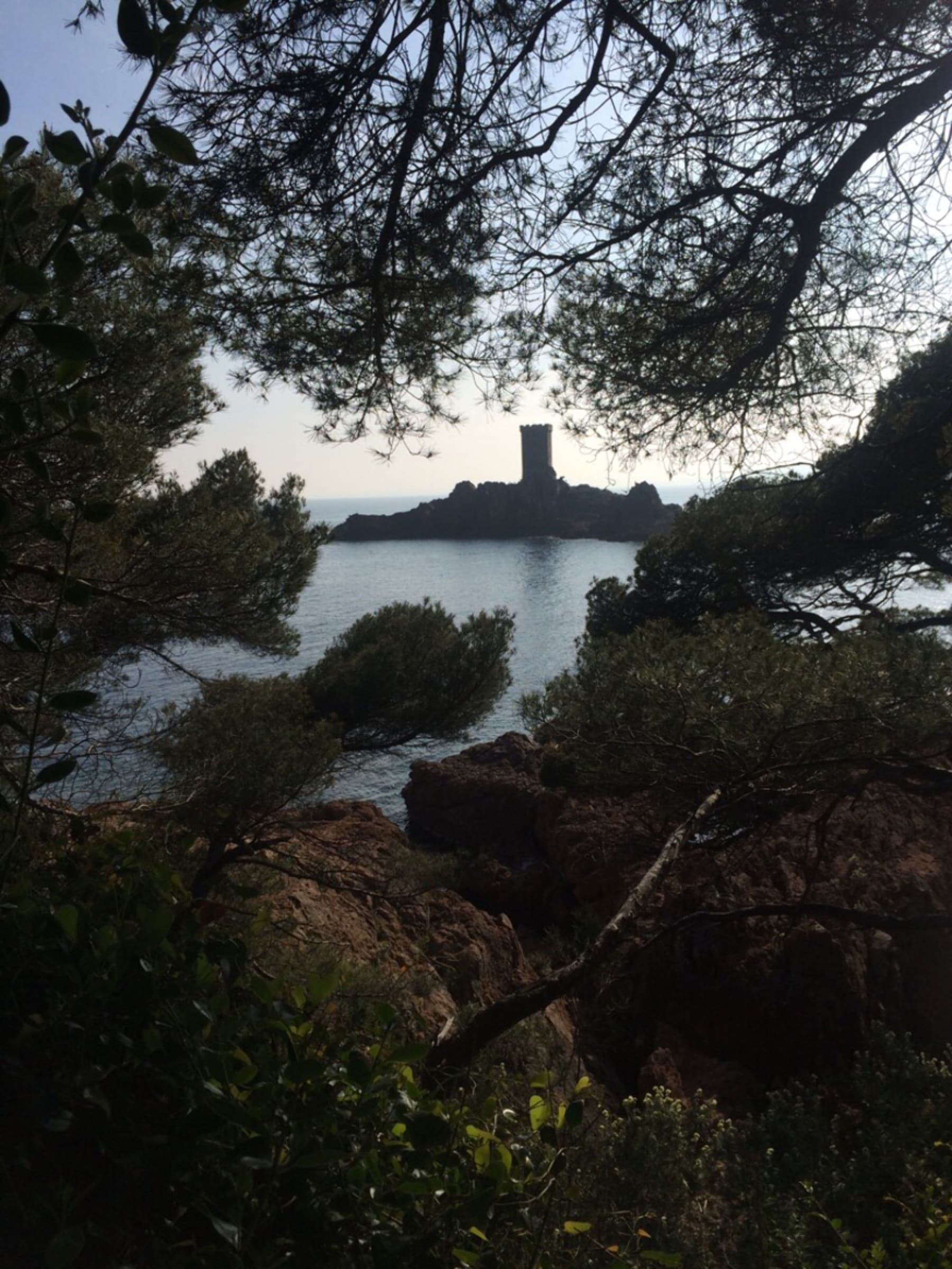 Randonnée Saint-Raphaël - Cap Dramont et la jouer comme Tintin dans L'Île noire