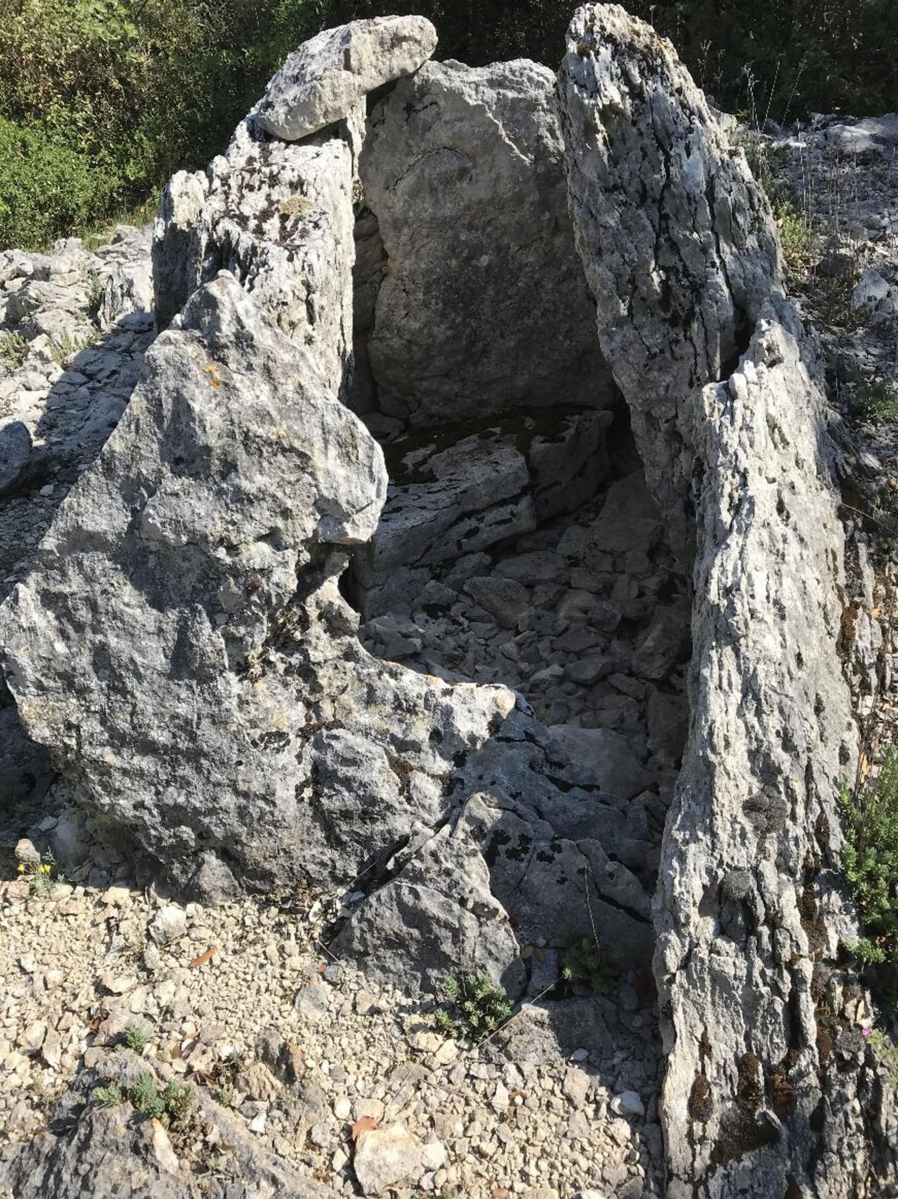 Randonnée Barjac - Le bonheur est dans la garrigue de Barjac et entre les dolmens