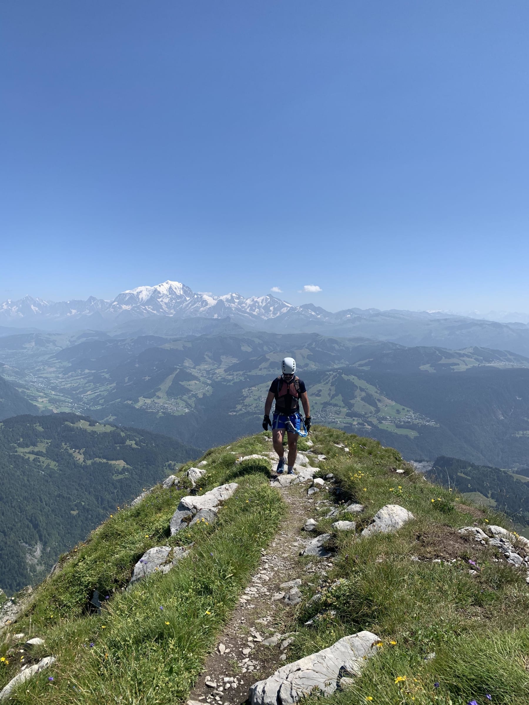 Randonnée Manigod - Le mont Charvin en boucle, panorama sur les Aravis et le mont Blanc