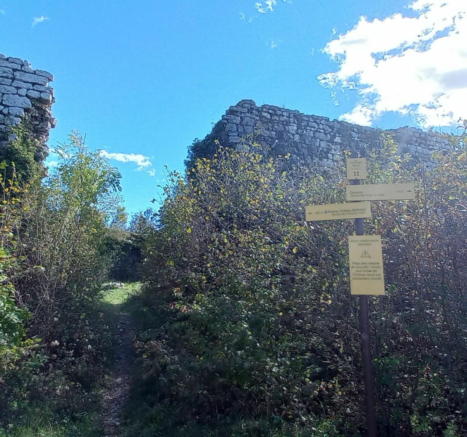 Randonnée Entrelacs - Balade par les falaises de Cessens