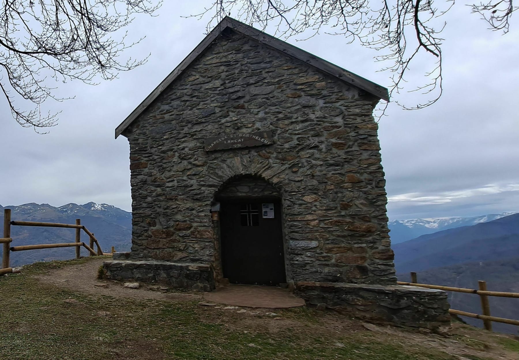 Randonnée Larcat - Chapelle Saint Barthélémy avec beau point de vue