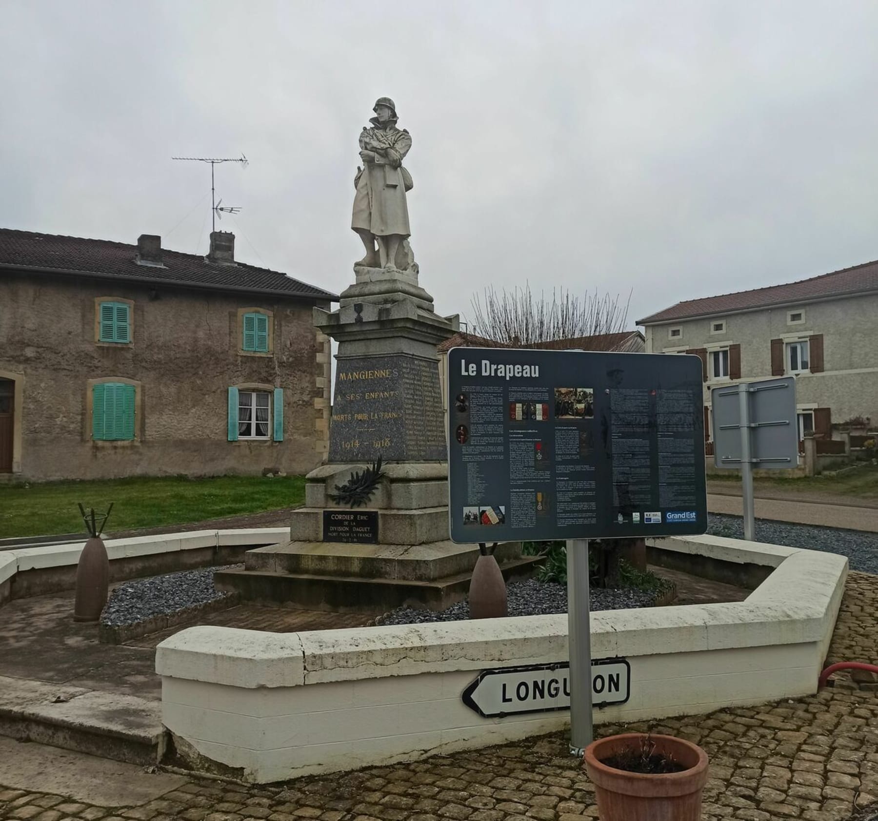 Randonnée Mangiennes - Mangiennes : son cimetière militaire et sa campagne