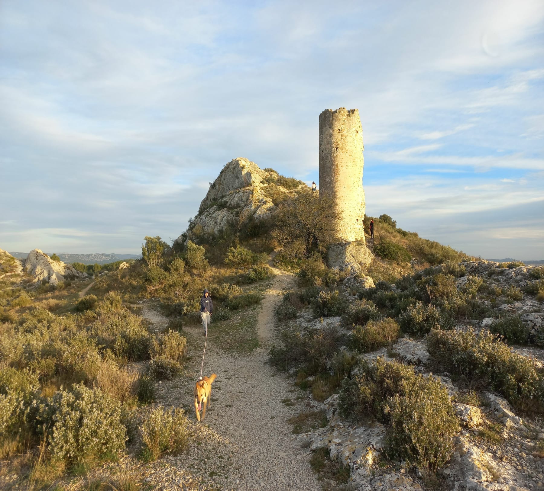 Randonnée Paradou - Les tours de Castillon