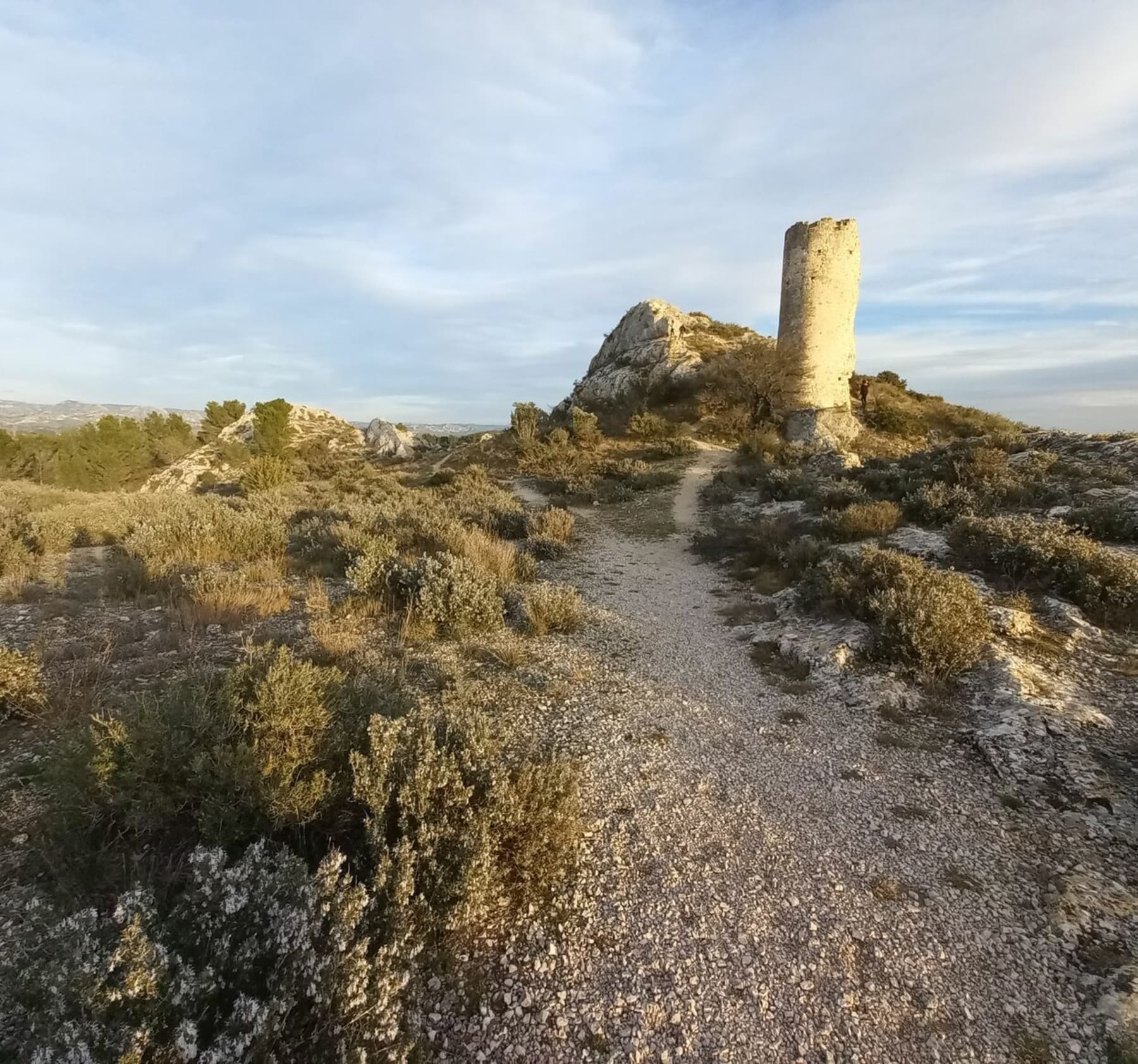 Randonnée Paradou - Les tours de Castillon