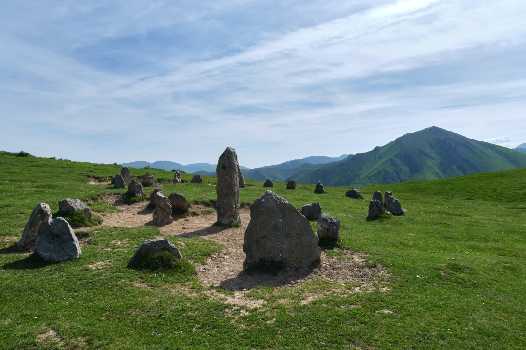 Randonnée Estérençuby - Découvertes à vélo au Col d'Orgambide et ses Cromlechs