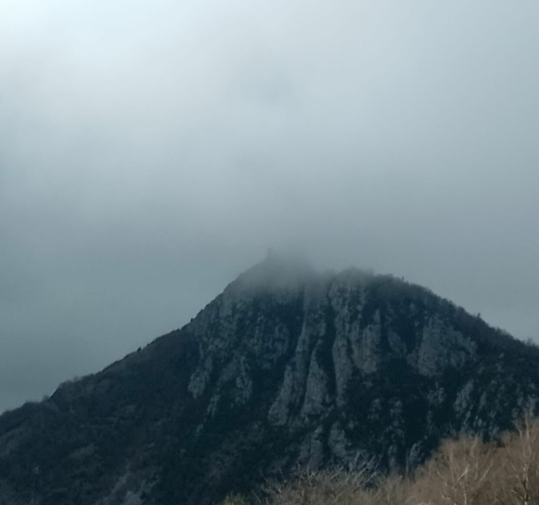 Randonnée Montségur - Tour du Roc de la Mousse, à Montségur avec vu sur le château