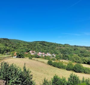 Les loges de berger et le Puy des Roches - Saint-Goussaud - 2