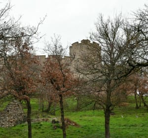 Fallavier, le lac et son château. - Vilefontaine - 2