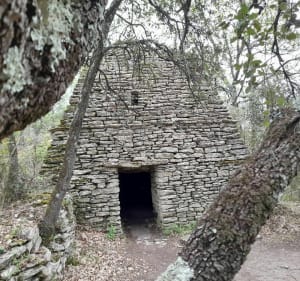 Goult, construction de pierres et chemins de campagne - Goult - 2