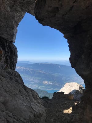Sommet escarpé de la Tournette et animaux cachés - Chalet de l'Aulp de Montmin, Talloires - 2