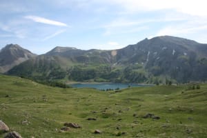 Pracht van het blauw van het Allos-meer en dierenzoektocht - Allos - 3