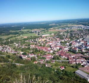 La Croix du Dan depuis la place du champ de foire à Poligny - Poligny - 4