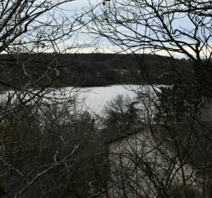 Fallavier, le lac et son château. - Vilefontaine - 5