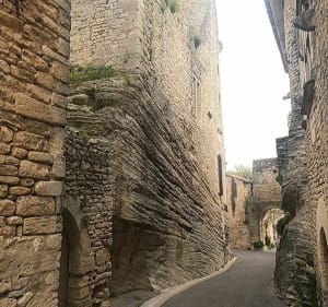 Goult, construction de pierres et chemins de campagne - Goult - 5