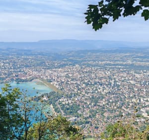 Mont Veyrier en Mont Baron, vanaf het bospad - Annecy - 3