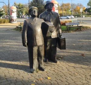 Osiesle młodych, Toruńskie targowisko, kino, sklepy - Toruń - 3