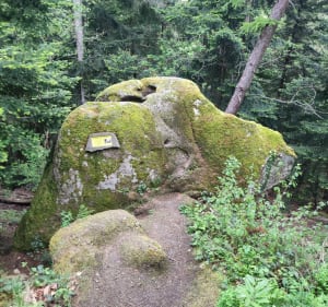 Rocher de Gargantua, bénitier et vierge de Belou - Ceyrat - 5