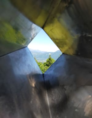 Sculpturen in de 4 windrichtingen en moderne kunst op de bergkammen van Vatilieu - Vinay - 11