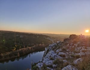 La Roque d’Aubais, la Grotte, La Chapelle et Le Menhir Peyra - Aubais - 12
