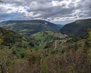Curieux village rond d'Oncieu et vues depuis la Cathédrale - ELODIE - 5