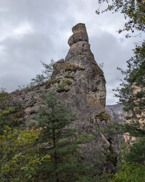 Saint-Marcellin, son cirque et son hameau troglodytique - Le Rozier - 23