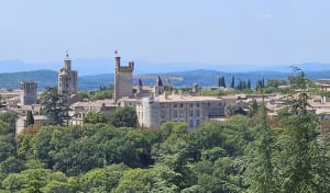 Restanten van het Romeinse aquaduct in Uzès en mooie kapitelen - Uzès - 27