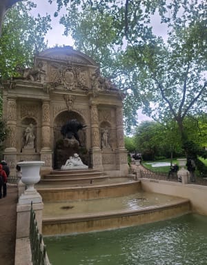 Magnifique jardin du Luxembourg et ses résidents éternels - Paris - 6