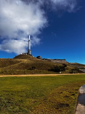 Opwindende klim naar de Puy de Dôme en het muilezeldrijverspad - Orcines - 44