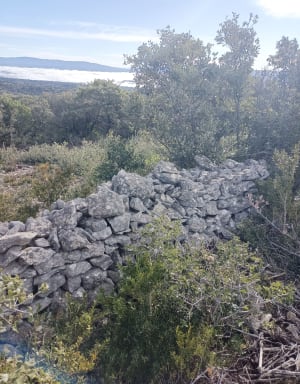 Balade entre Fontaine de Vaucluse et le Mur de la Peste - Irene - 6