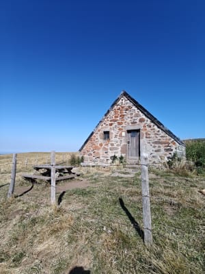 8 km sur le sentier de la vallée de la Fontaine Salée - Chastreix - 24