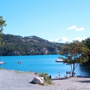 Beschouwing van het Esparronmeer en de magie van zijn azuurblauwe oevers - Gréoux-Les-Bains - 4