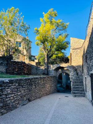 Goult, construction de pierres et chemins de campagne - Goult - 8