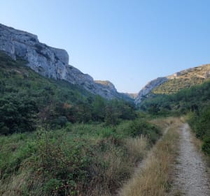 La vallée heureuse autour des falaises - Claire - 3