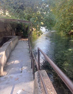 Fontaine de Vaucluse et sérénité le long du canal - FRANCK - 19