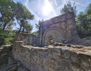 Lamanon et ses surprenantes grottes de Calès - Loïc - 10