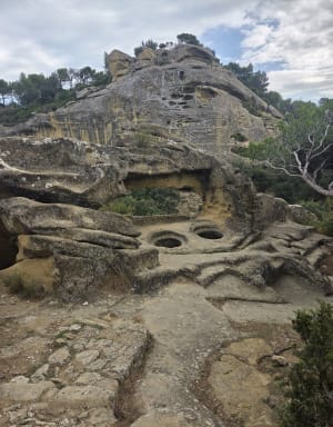 Lamanon et ses surprenantes grottes de Calès - Julie - 9