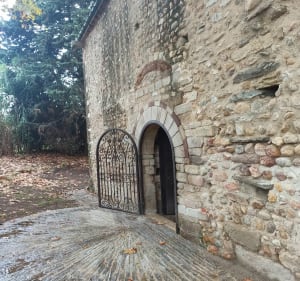 La chapelle sous la pluie au départ d'Alenya - Solenn - 2