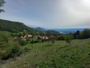 Souclin et le vent en poupe à la croix de la Roche de l'église - Catherine - 2