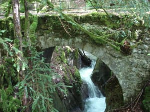 Angon, de Feeënbrug en de waterval - yann - 7