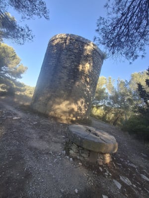 La Roque d’Aubais, la Grotte, La Chapelle et Le Menhir Peyra - Emilie - 8