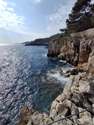 Du port d'Antibes à la gare de Juan les Pins. - Céline - 2