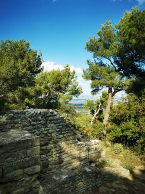 Grotten van Calès vanuit het dorp Lamanon - Valerie - 2