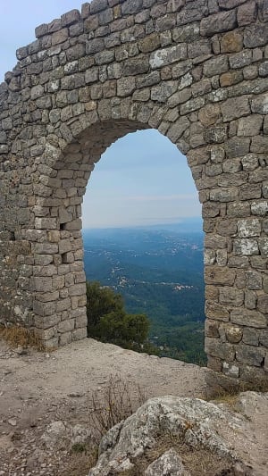 Ruines du Vieil Aspremont avec vue sur la vallée du Var - Sophie - 5