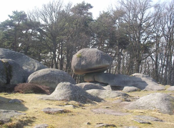 Toulx-Sainte-Croix en een oogje op de Pierres Jaumâtres - Toulx-Sainte-Croix - 1