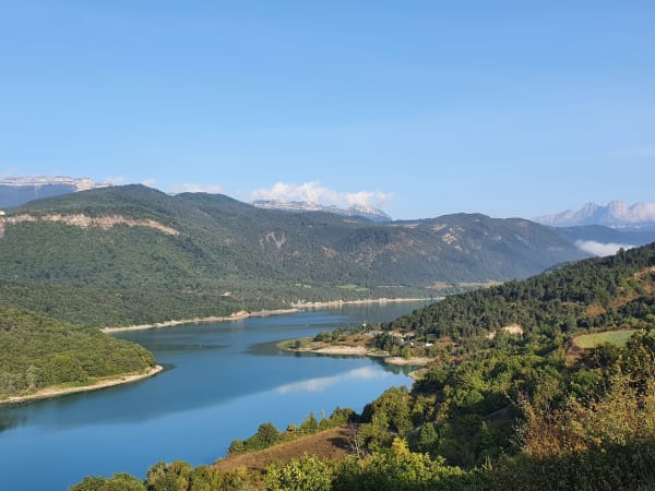 Lake Monteynard: blauwe lagune en hangende voetgangersbruggen - Mayres-Savel - 1