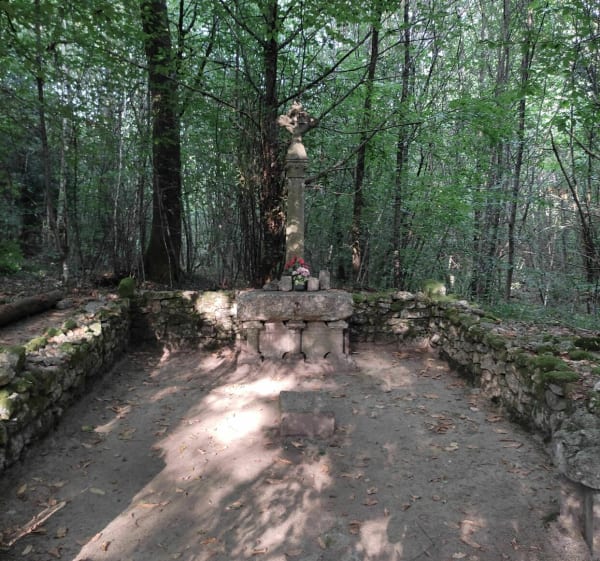 Le dolmen de la Lieue et l'oratoire Saint Etienne de Muret - Ambazac - 1