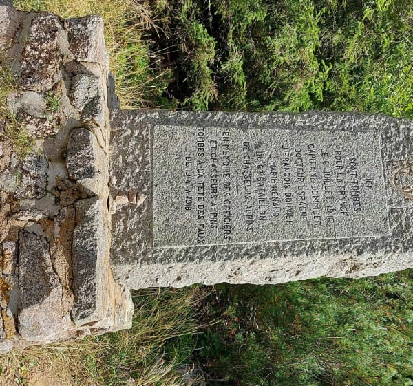 Leçon d'histoire au milieu des vestiges de la grande guerre. - Orbey - 1