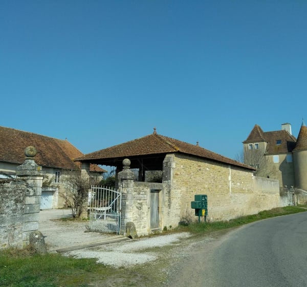 Une balade aux alentours de Buxy par le Château de Ponneau - Buxy - 1