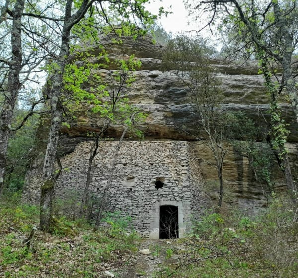Goult, construction de pierres et chemins de campagne - Goult - 1